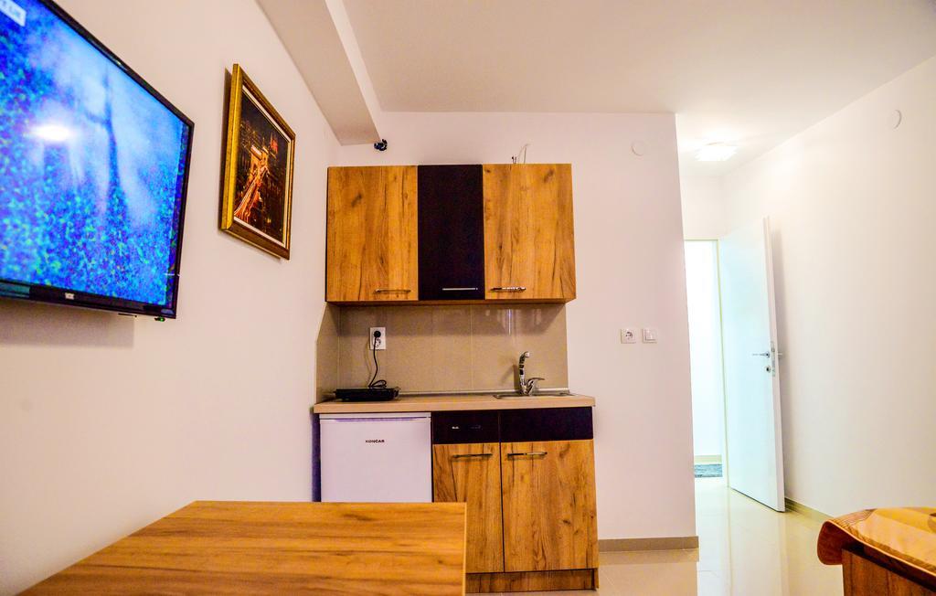 Apel Luxury Apartment Ni Екстериор снимка