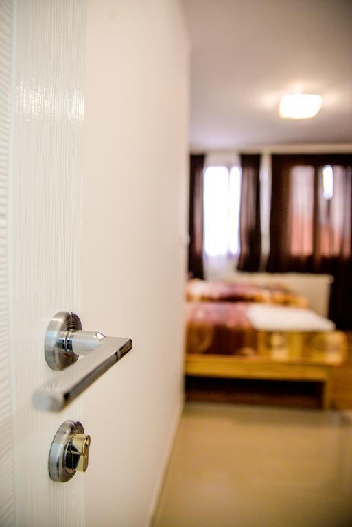 Apel Luxury Apartment Ni Екстериор снимка
